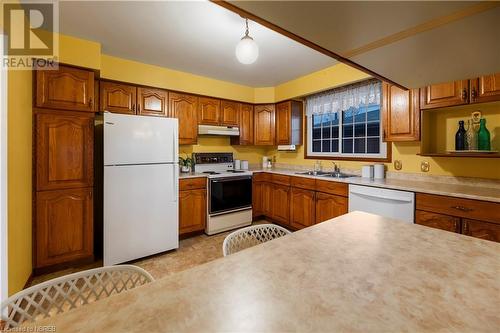 831 O'Brien Street, North Bay, ON - Indoor Photo Showing Kitchen With Double Sink