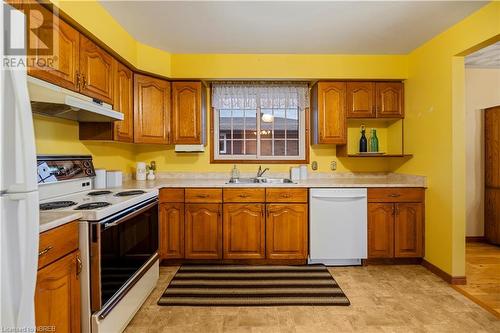 831 O'Brien Street, North Bay, ON - Indoor Photo Showing Kitchen With Double Sink