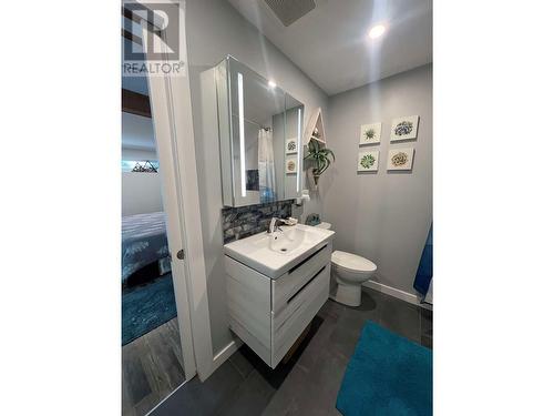 3416 8Th Avenue, Castlegar, BC - Indoor Photo Showing Bathroom