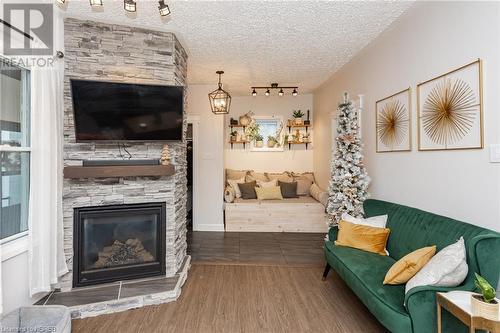 944 Copeland Street, North Bay, ON - Indoor Photo Showing Living Room With Fireplace