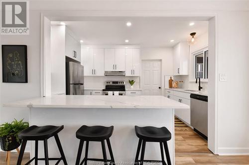 208 Robson Road, Leamington, ON - Indoor Photo Showing Kitchen With Upgraded Kitchen