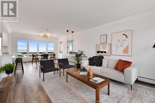 208 Robson Road, Leamington, ON - Indoor Photo Showing Living Room