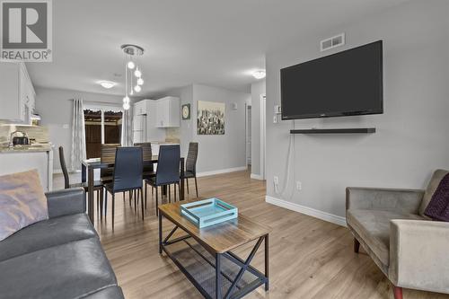 54 Great Eastern Avenue, St. John'S, NL - Indoor Photo Showing Living Room