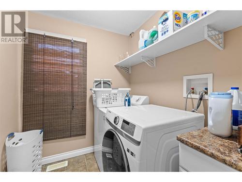 2565 Forest Drive, Blind Bay, BC - Indoor Photo Showing Laundry Room