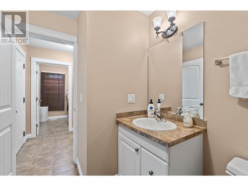 2565 Forest Drive, Blind Bay, BC - Indoor Photo Showing Bathroom