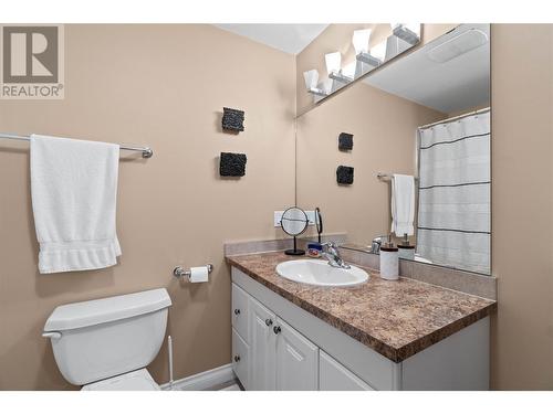 2565 Forest Drive, Blind Bay, BC - Indoor Photo Showing Bathroom