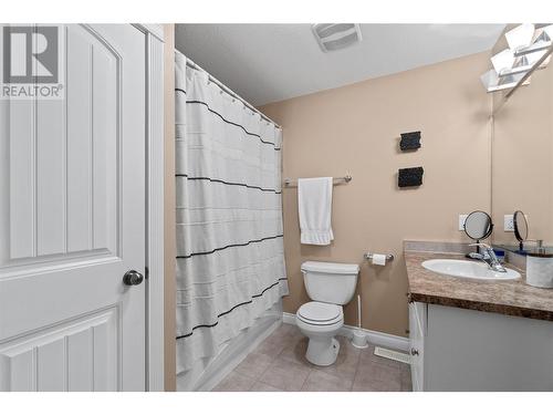 2565 Forest Drive, Blind Bay, BC - Indoor Photo Showing Bathroom