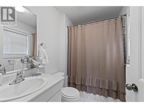 2565 Forest Drive, Blind Bay, BC - Indoor Photo Showing Bathroom