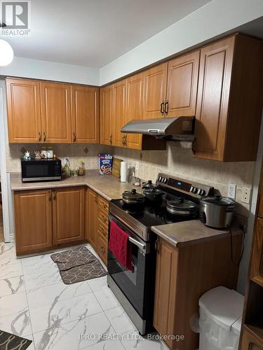 129 Sewells Lane, Brampton, ON - Indoor Photo Showing Kitchen