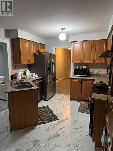 129 Sewells Lane, Brampton, ON - Indoor Photo Showing Kitchen With Double Sink