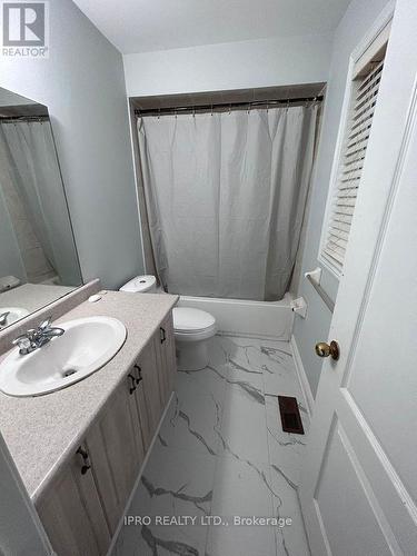 129 Sewells Lane, Brampton, ON - Indoor Photo Showing Bathroom