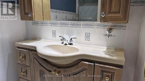 1144 Kos Boulevard, Mississauga, ON - Indoor Photo Showing Bathroom