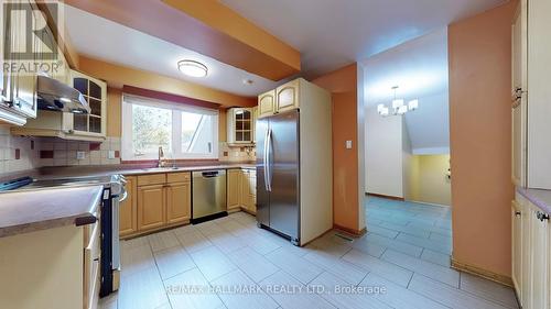 1144 Kos Boulevard, Mississauga, ON - Indoor Photo Showing Kitchen