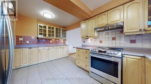 1144 Kos Boulevard, Mississauga, ON - Indoor Photo Showing Kitchen