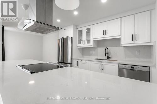 818 - 60 Southport Street, Toronto, ON - Indoor Photo Showing Kitchen