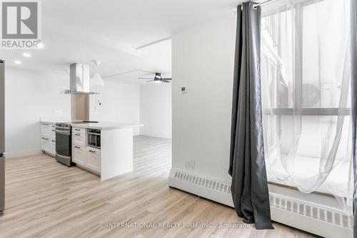 818 - 60 Southport Street, Toronto, ON - Indoor Photo Showing Kitchen