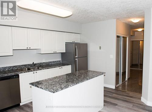 817 - 239 Auburn Drive, Waterloo, ON - Indoor Photo Showing Kitchen