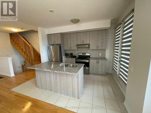 3034 Postridge Drive E, Oakville, ON - Indoor Photo Showing Kitchen With Double Sink With Upgraded Kitchen