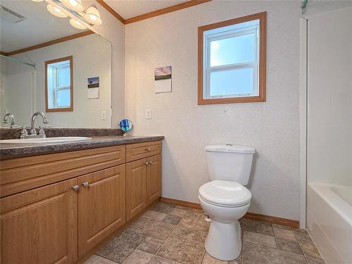 14 Robin Bay, Brandon, MB - Indoor Photo Showing Bathroom