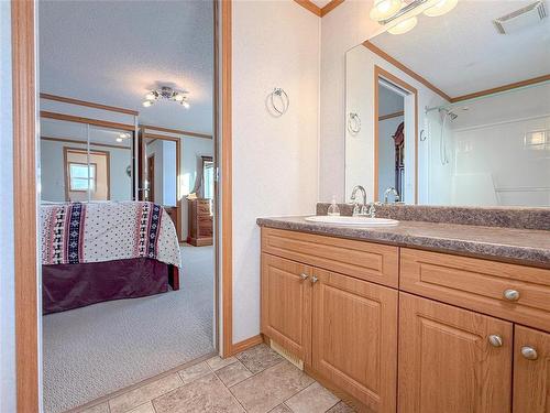 14 Robin Bay, Brandon, MB - Indoor Photo Showing Bathroom