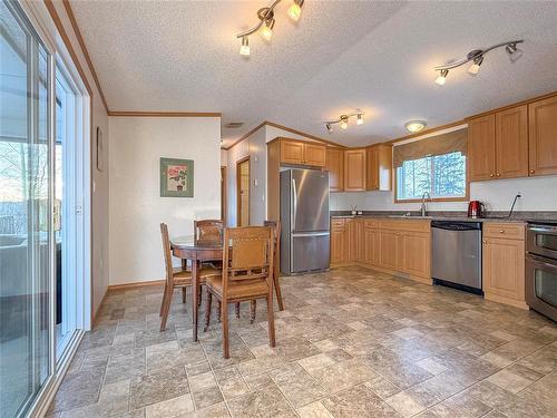 14 Robin Bay, Brandon, MB - Indoor Photo Showing Kitchen