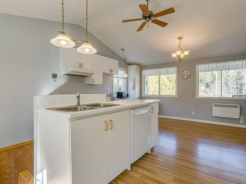 Cuisine - 620 5E Rang E., Chertsey, QC - Indoor Photo Showing Kitchen With Double Sink