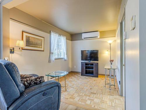 Salon - 620 5E Rang E., Chertsey, QC - Indoor Photo Showing Living Room