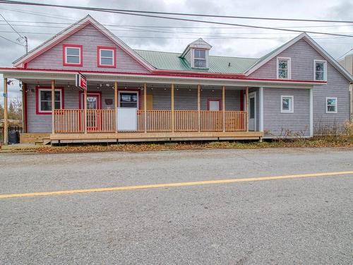 FaÃ§ade - 22  - 24 Ch. Ridge, Hinchinbrooke, QC - Outdoor With Deck Patio Veranda With Facade