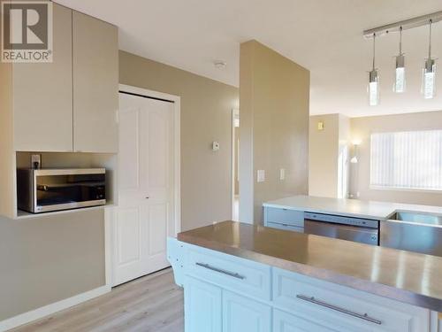 A-4555 Michigan Ave, Powell River, BC - Indoor Photo Showing Kitchen