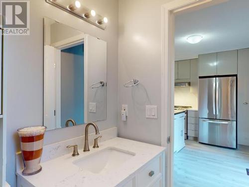 A-4555 Michigan Ave, Powell River, BC - Indoor Photo Showing Bathroom