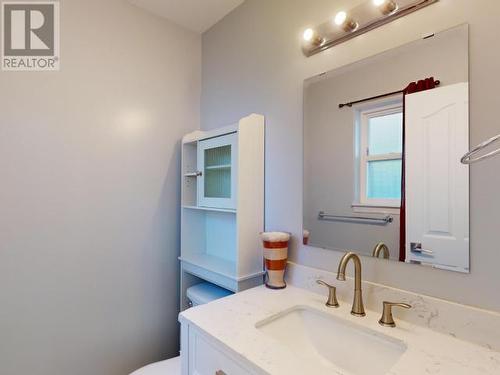 A-4555 Michigan Ave, Powell River, BC - Indoor Photo Showing Bathroom