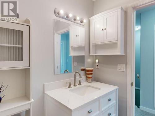 A-4555 Michigan Ave, Powell River, BC - Indoor Photo Showing Bathroom