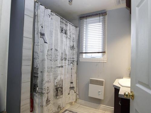 Bathroom - 240  - 242 Rue Champlain, Salaberry-De-Valleyfield, QC - Indoor Photo Showing Bathroom