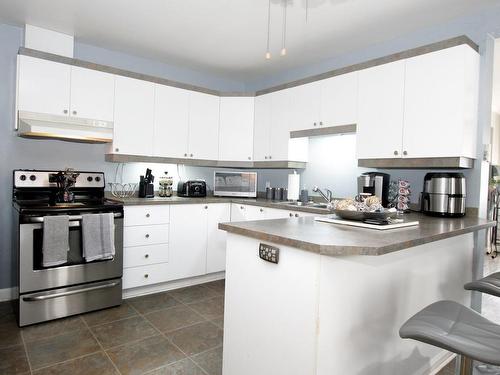 Kitchen - 240  - 242 Rue Champlain, Salaberry-De-Valleyfield, QC - Indoor Photo Showing Kitchen