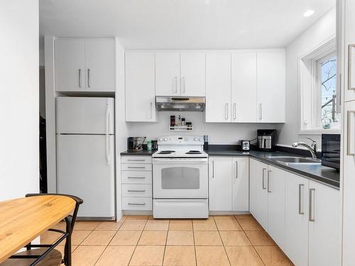 Kitchen - 4980  - 4984 2E Avenue O., Québec (Charlesbourg), QC - Indoor Photo Showing Kitchen With Double Sink