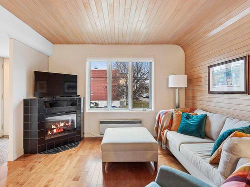 Living room - 4980  - 4984 2E Avenue O., Québec (Charlesbourg), QC - Indoor Photo Showing Living Room With Fireplace