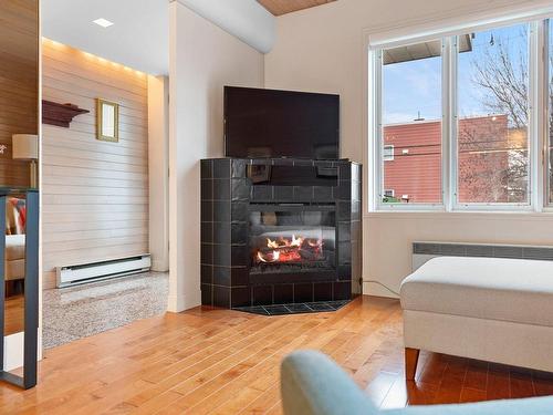 Living room - 4980  - 4984 2E Avenue O., Québec (Charlesbourg), QC - Indoor Photo Showing Living Room With Fireplace