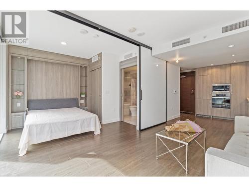 911 89 Nelson Street, Vancouver, BC - Indoor Photo Showing Bedroom