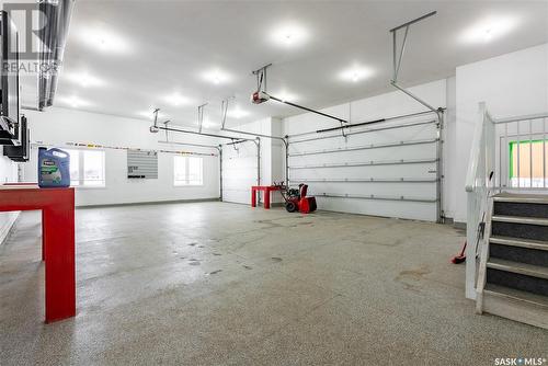 46 Country Crescent, Dundurn Rm No. 314, SK - Indoor Photo Showing Garage