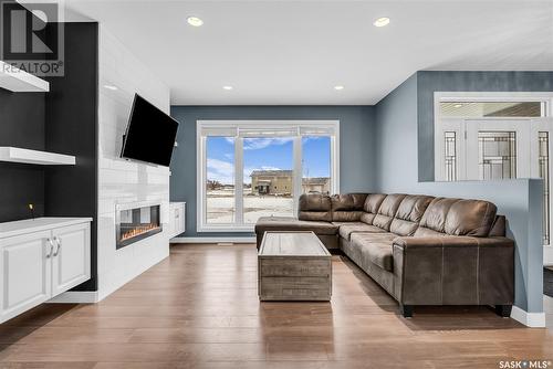 46 Country Crescent, Dundurn Rm No. 314, SK - Indoor Photo Showing Living Room With Fireplace