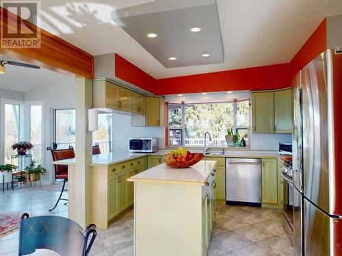 6948 Victoria Street, Powell River, BC - Indoor Photo Showing Kitchen