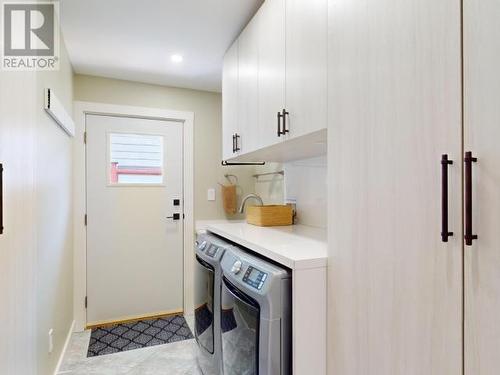 6948 Victoria Street, Powell River, BC - Indoor Photo Showing Laundry Room