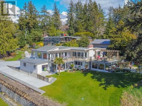 6948 Victoria Street, Powell River, BC - Outdoor With Deck Patio Veranda