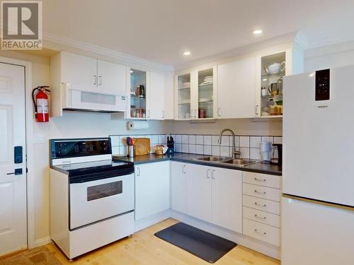 6948 Victoria Street, Powell River, BC - Indoor Photo Showing Kitchen With Double Sink