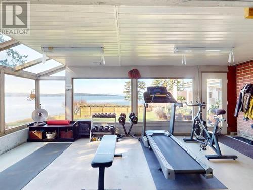 6948 Victoria Street, Powell River, BC - Indoor Photo Showing Gym Room