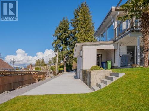 6948 Victoria Street, Powell River, BC - Outdoor