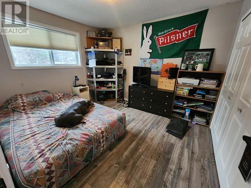 875 10Th Avenue, Montrose, BC - Indoor Photo Showing Bedroom