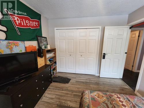 875 10Th Avenue, Montrose, BC - Indoor Photo Showing Bedroom