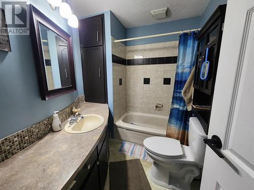 875 10Th Avenue, Montrose, BC - Indoor Photo Showing Bathroom