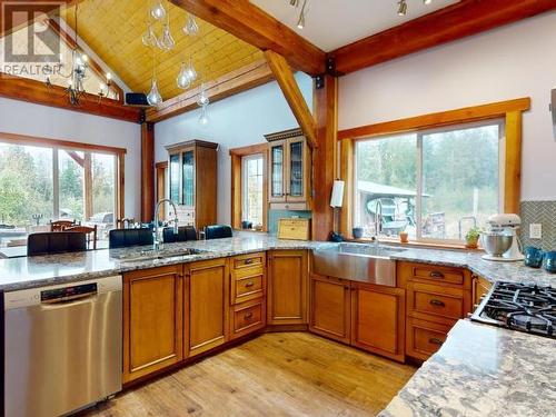 9958 Serendipity Road, Powell River, BC 